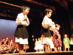 "Kodomono-uta"Yuba e Alunos de Curso Primario