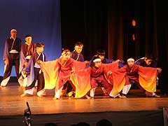 "YosakoiSoram"Alunos de Nippo.