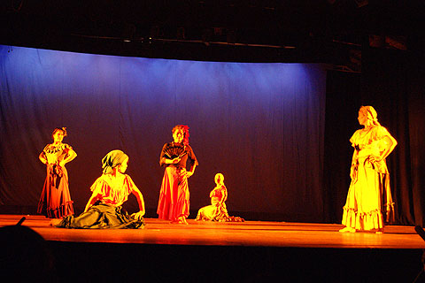 "YosakoiSoram"Alunos de Nippo.